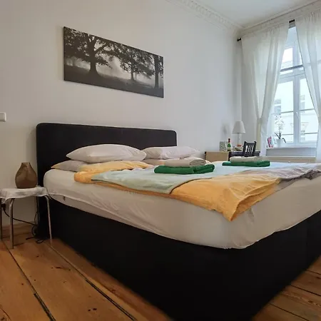 - * Berlín